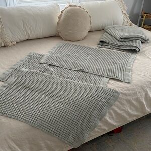 Brooklinen Set of Towels